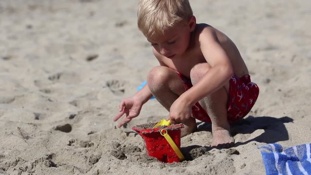 DGS 2016_10_19 Boy Playing in the Sand 2