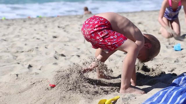 DGS 2016_10_19 Boy Playing in the Sand 4