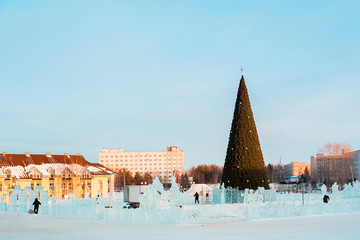 Construction of an ice town on Christmas Eve