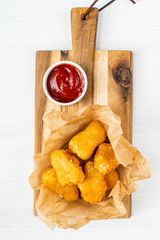 chicken nuggets with sauce