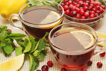 Hot tea with lemons, mint and cranberry	