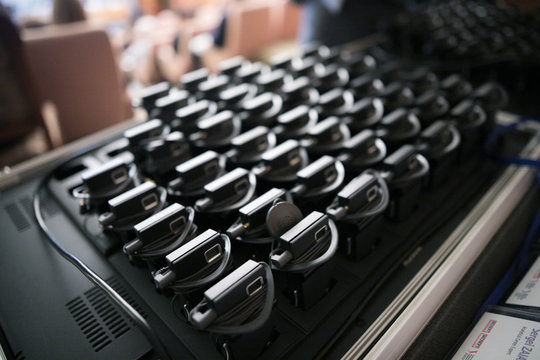 wireless multy language headphones set .headphones used for simultaneous translation equipment simultaneous interpretation equipment