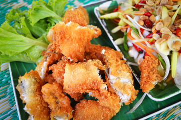 fried fish crispy spicy salad sauce green mango spicy salad