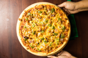 Pan Pizza take from top closeup hold hands