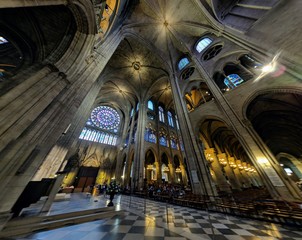 Fototapeta premium wnętrze starego kościoła