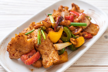 Stir-Fried Chicken with Cashew Nuts