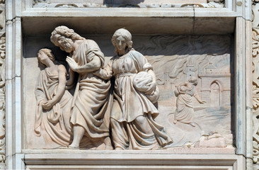 Lot and his daughters flee from Sodom, marble relief on the facade of the Milan Cathedral , Duomo di Santa Maria Nascente, Milan, Lombardy, Italy © zatletic