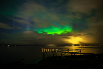Obraz premium Green Aurora Borealis on night sky.