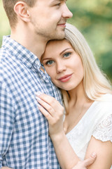 Obraz premium A guy and a girl hugging in the Park.