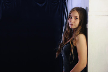Fototapeta na wymiar portrait beauty girl in dress with dark background