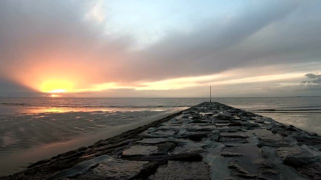 Buhne im Wattenmeer, Sonnenuntergang, Rippelmarken