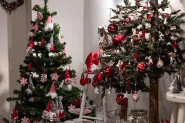 Fototapeta na wymiar Christmas decoration on a desk at a christmas market. merry christmas, wooden decotration;