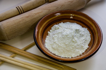 flour in a plate on the table