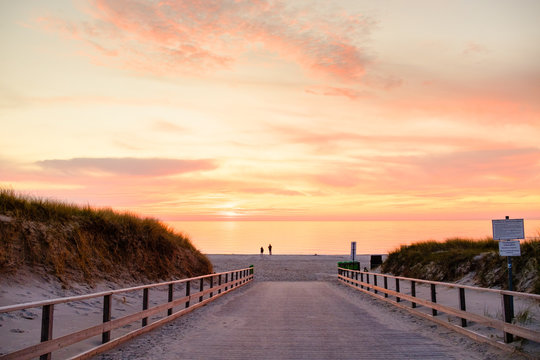 Dierhagen, Weg zum Strand im Abendlicht