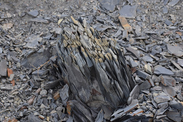 Natural stratification of the stone