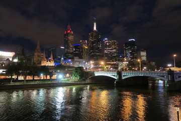 Fototapeta na wymiar Melbourne Skyline bei Nacht - Australien