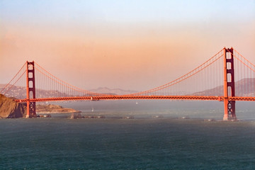 Fototapeta na wymiar Golden Gate bridge in fog