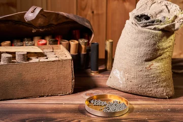 Tafelkleed Hunting equipment for making cartridges on a wooden table © Vitalii Makarov