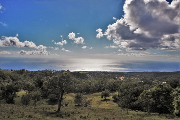 Guadeloupe, la mer des Caraïbes vue du volcan de la Soufriere