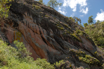 Cueva con  pintura rupestre