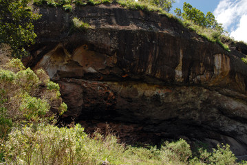 Cueva con  pintura rupestre