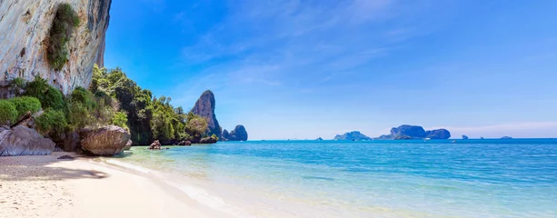 Crédence de cuisine en verre imprimé Railay Beach, Krabi, Thaïlande Popular travel tropical karst rocks perfect for climbing Tonsai