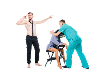 Obraz premium The theme relaxation and rest in office. The queue of employees will be waiting for a massage at the invited specialist. Head and neck massage on the chair. Cheerful Caucasian man in shorts and tie.