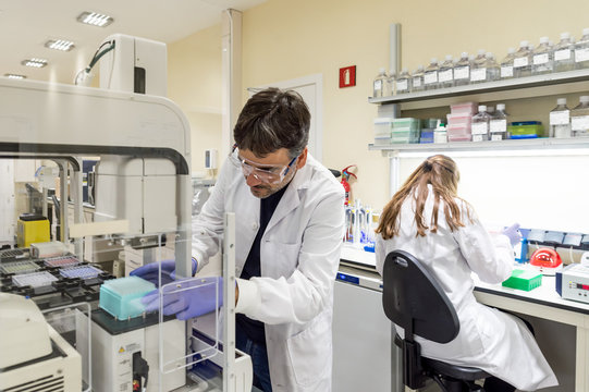 Two scientists working in a DNA lab