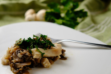 filetto di persico con funghi champignon