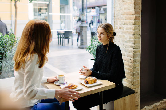Women having meeting in cafe