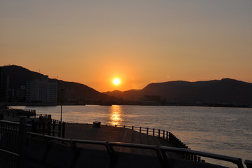 瀬戸内海に沈む夕陽
