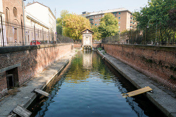 Fototapeta na wymiar Varenne canal in the center of Milan