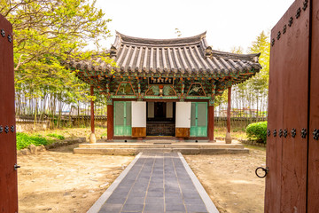  Chunhyang's Shrine in Gwanghalluwon Pavilion.