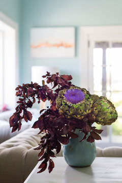 home interior, vase of flowres on sofa table