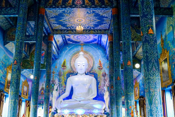 Obraz premium buddha in temple