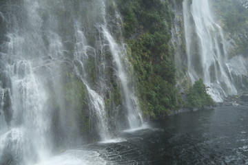 Fototapeta na wymiar Wasserfall im Urwald