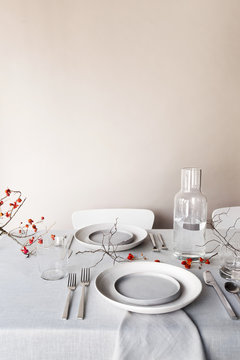 Minimal Holiday Table Setting