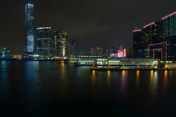 Fototapeta na wymiar 桟橋から見る香港の夜景