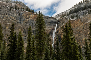 Takakkaw Falls rumble 384m to the ground, Yoho National Park, British Columbia, Canada