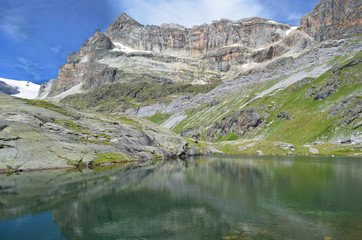 Le long du GR5 entre le refuge de l'Arpont et le col de la Vanoise, les lacs des Lozières offrent...