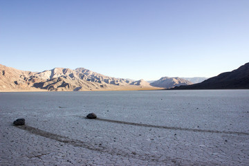 Death valley moving stone