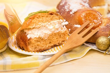 cake of kings on a table with Christmas decorations