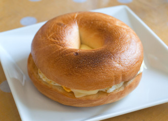 ベーグルチーズバーガー