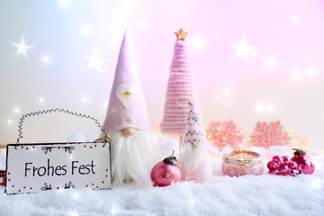 Weihnachtsgrüße Frohes Fest - niedliche Wichtel Zwerge im Schnee