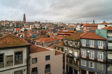 Fototapeta na wymiar view of porto in portugal during a cloudy day