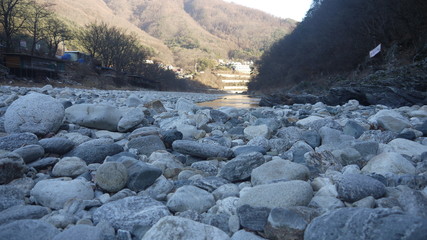 계곡 자갈 바위