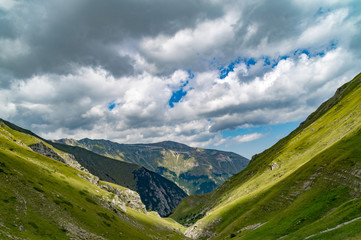 Naklejka premium sentiero da Foce al lago di Pilato