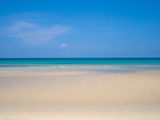 Fototapeta na wymiar Blue sea sky and white sand at nice tropical beach sunny day in summer.