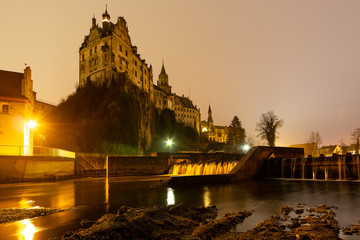Donautal im Herbst / November / Eisenbahn / Nacht