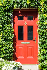 Rot Eingangstür tür in Großbritanien 